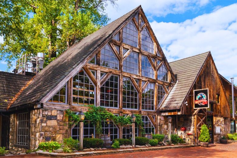 8 Gatlinburg Restaurants Open Late